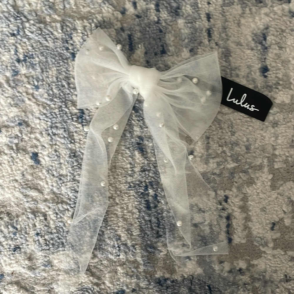 Lulus Hair Clip Pearl Bow • NWT • one size